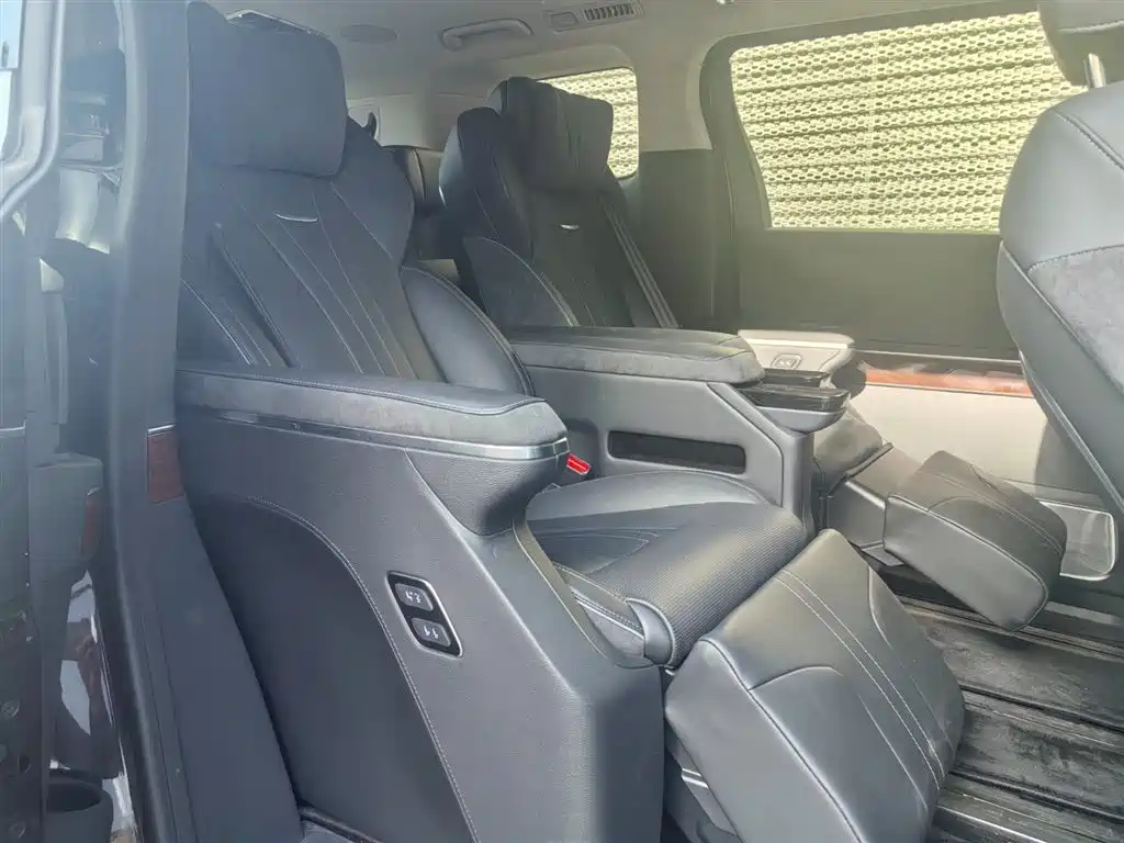 Hongqi HQ9 2024 Model 2.0T Luxury Edition фото 6
