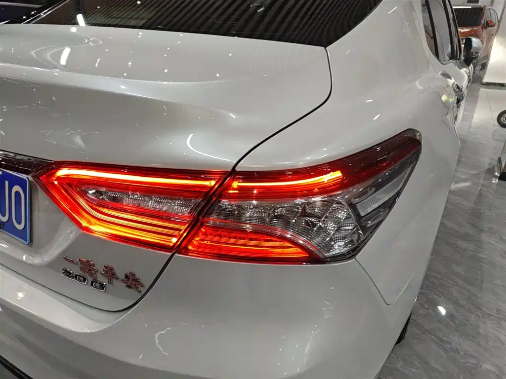 Toyota Camry 2018 2.0G Luxury Edition фото 8