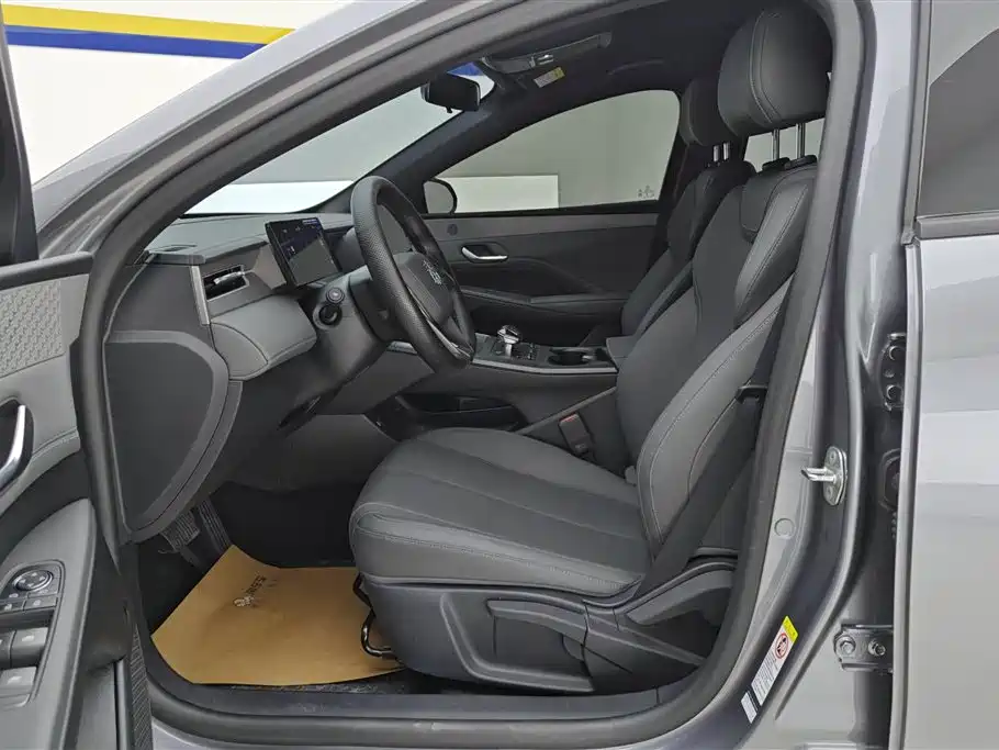 BYD Qin PLUS 2025 DM-i Smart Drive 55KM Leader фото 9