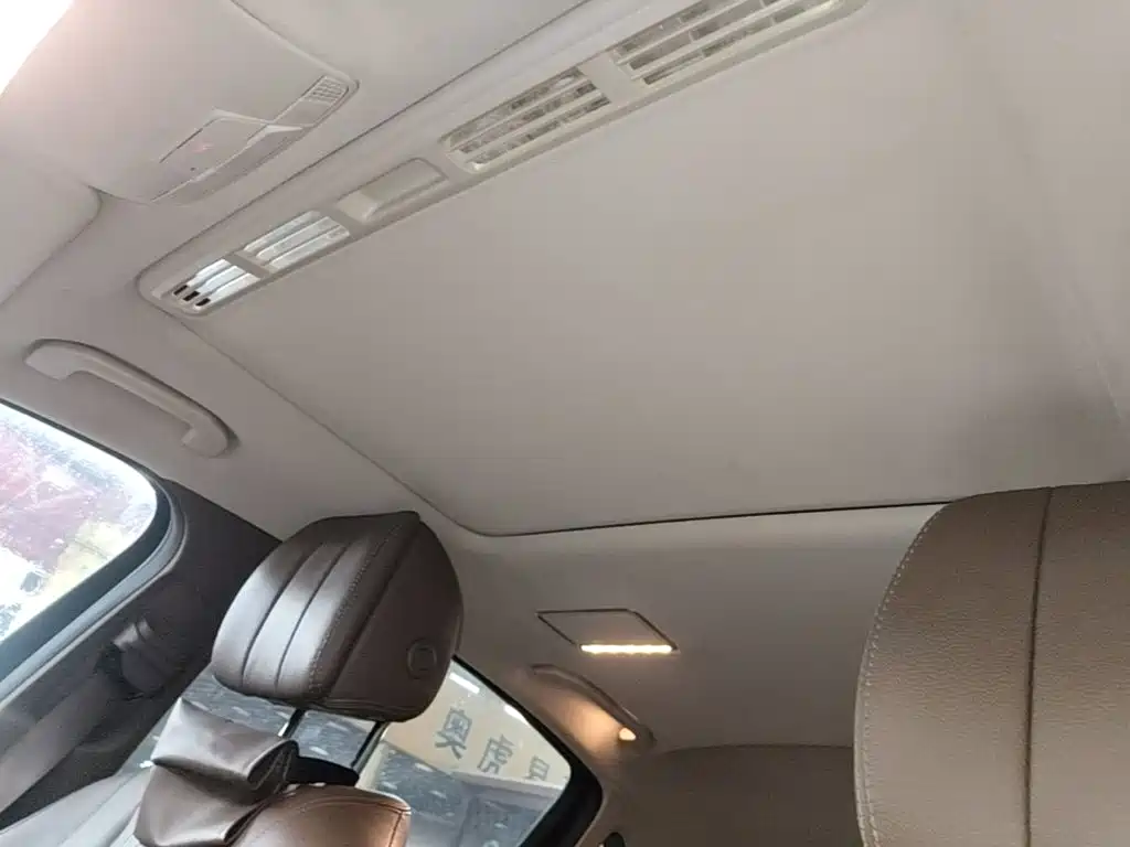 صورة 18 - Mercedes-Benz E-Class
