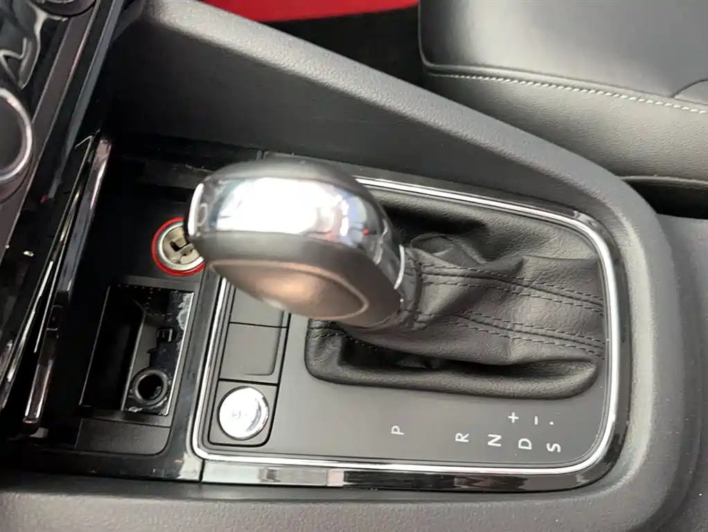 Volkswagen Sagitar 2017 1.6L Automatic Comfort фото 12