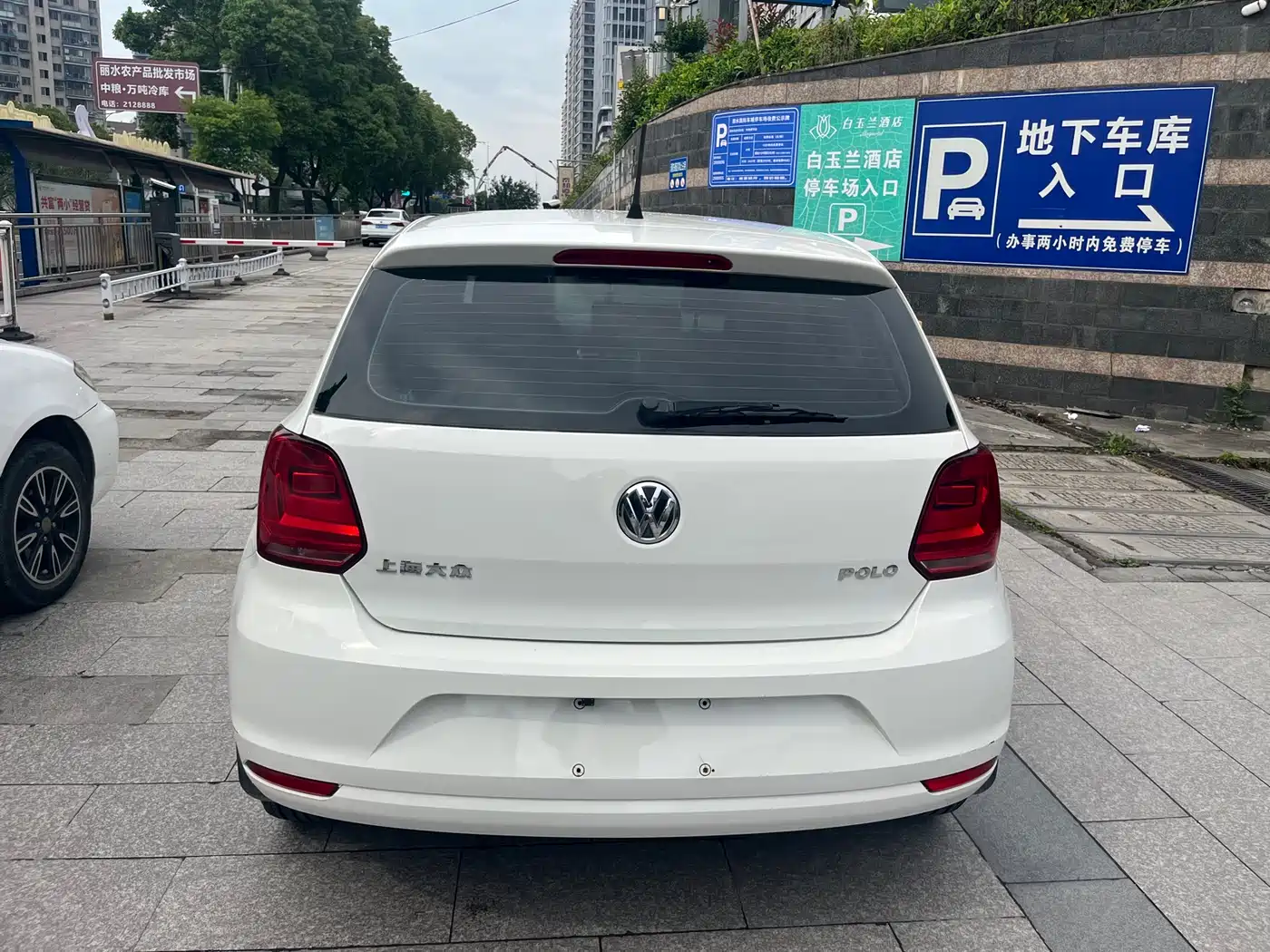 Volkswagen Polo 2016 1.4L Automatic Trend фото 4