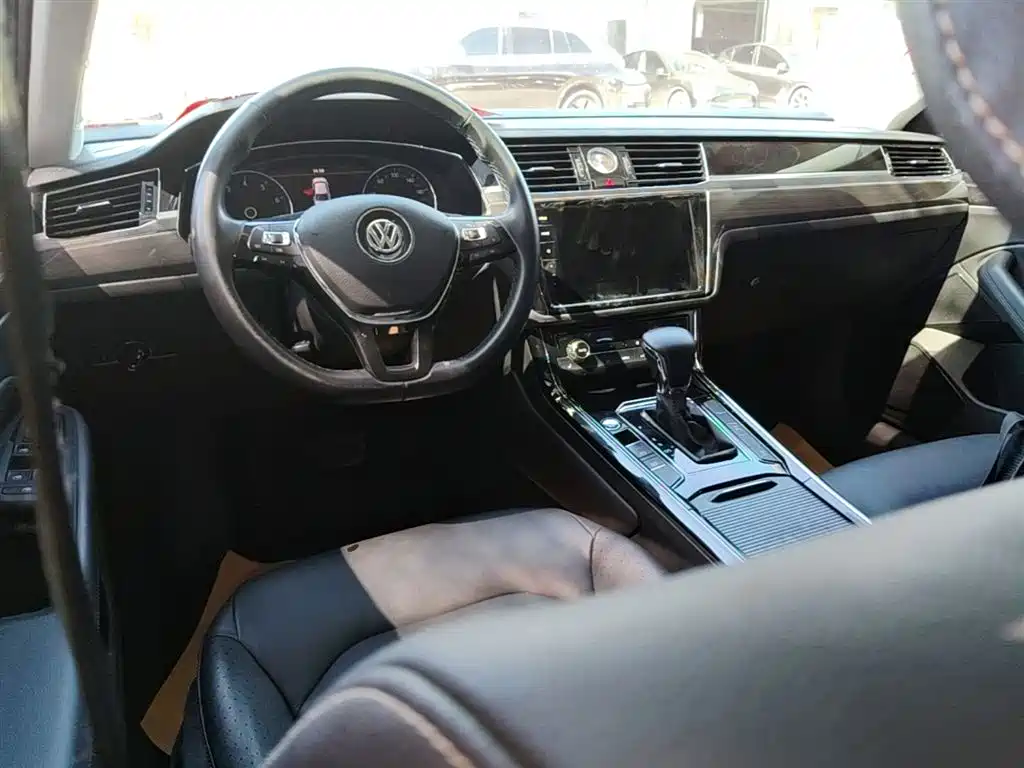 Volkswagen Phideon 2018 Facelift 380TSI FWD Business фото 10