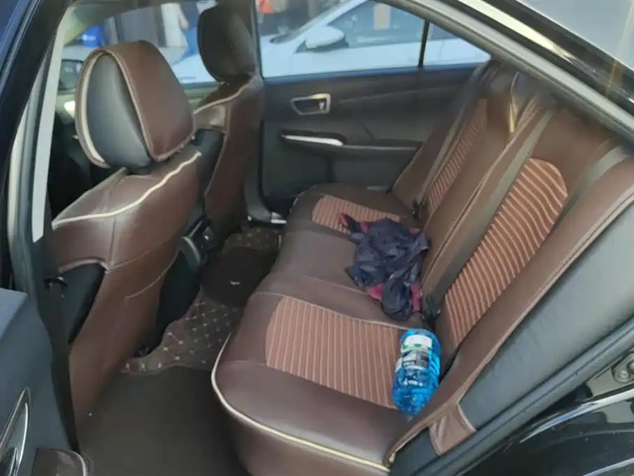 Toyota Camry 2015 2.0G Leading Edition фото 11