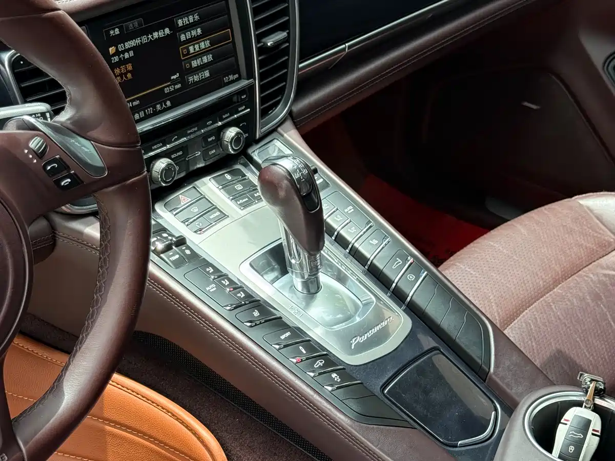 Porsche Panamera 2013 Panamera Platinum Edition 3.6L фото 16
