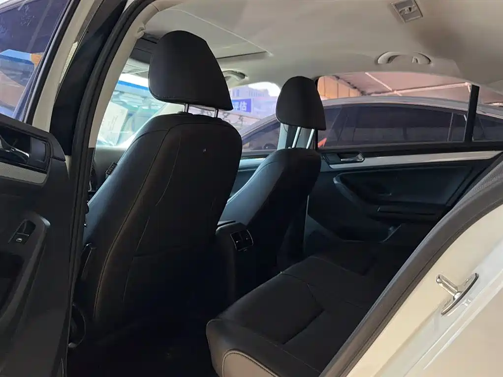Volkswagen Sagitar 2017 1.6L Automatic Comfort фото 5