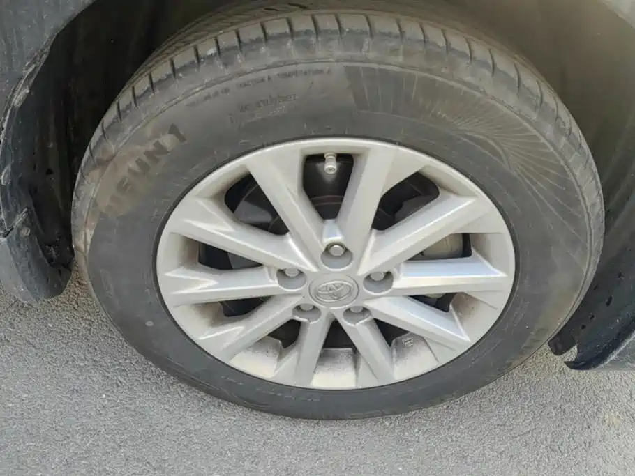 Toyota Camry 2015 2.0G Leading Edition фото 6