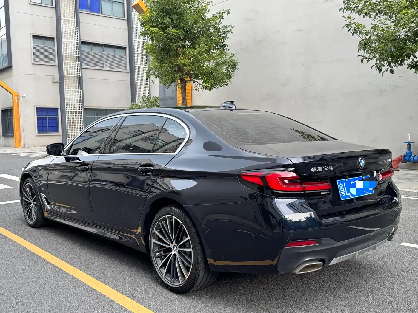 BMW 5 Series 2023 530Li Leading M Sport Package фото 6