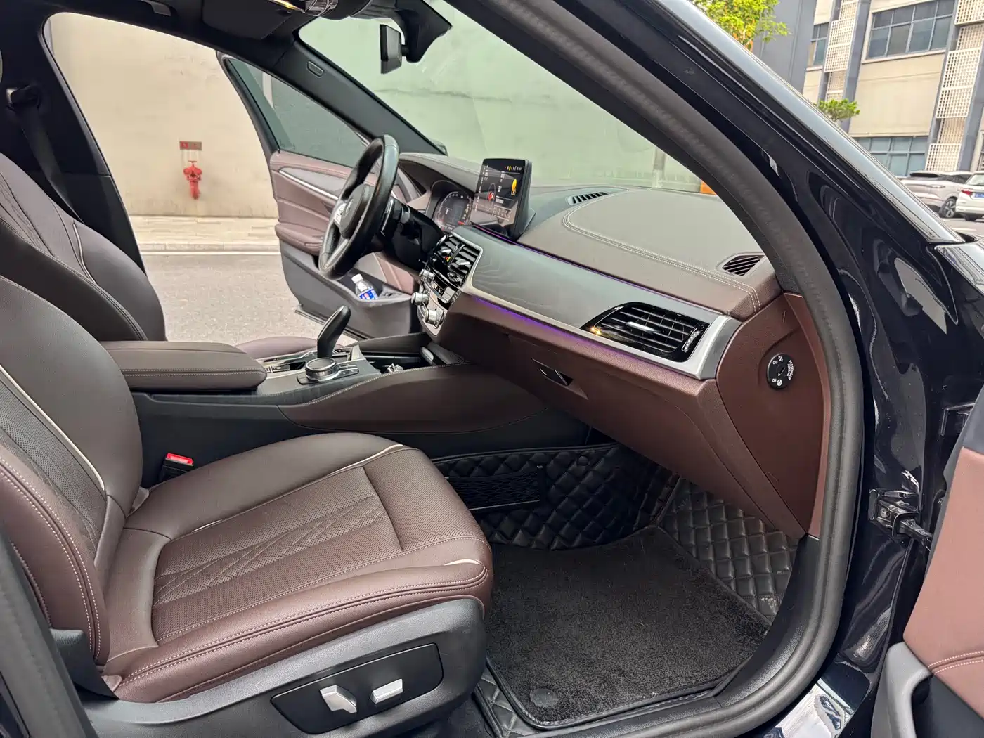 BMW 5 Series 2023 530Li Leading M Sport Package фото 10