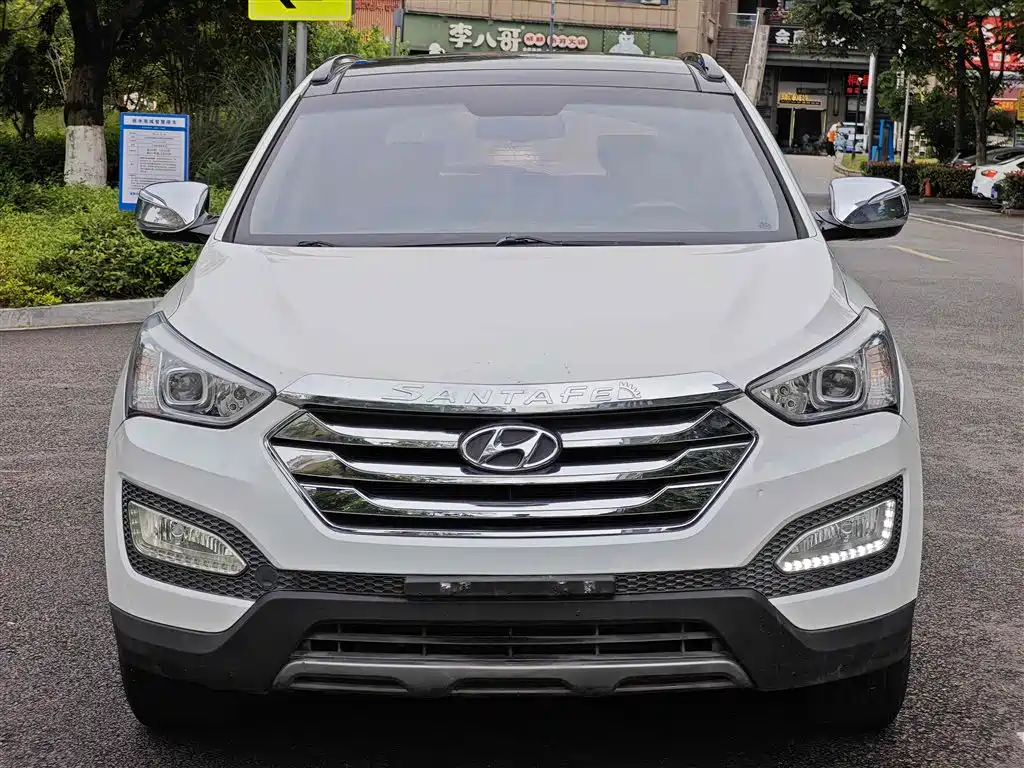 Hyundai Santa Fe 2013 Model 2.4L Automatic 2WD Smart фото 2