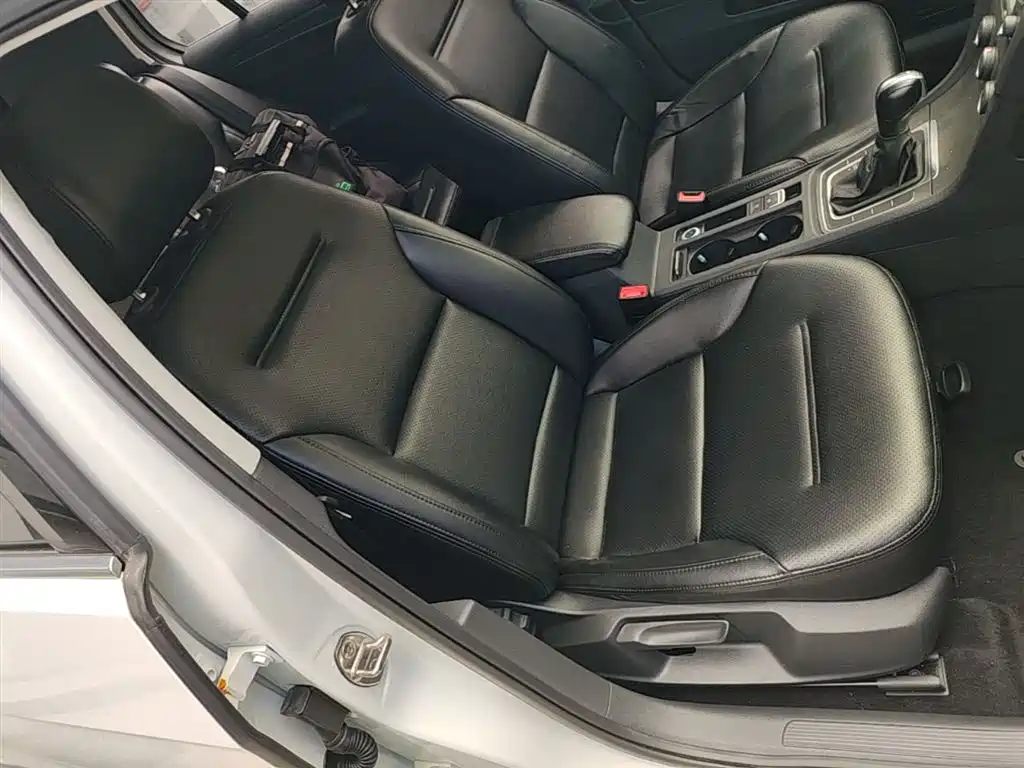Volkswagen Golf 2016 230TSI Automatic Comfort фото 25