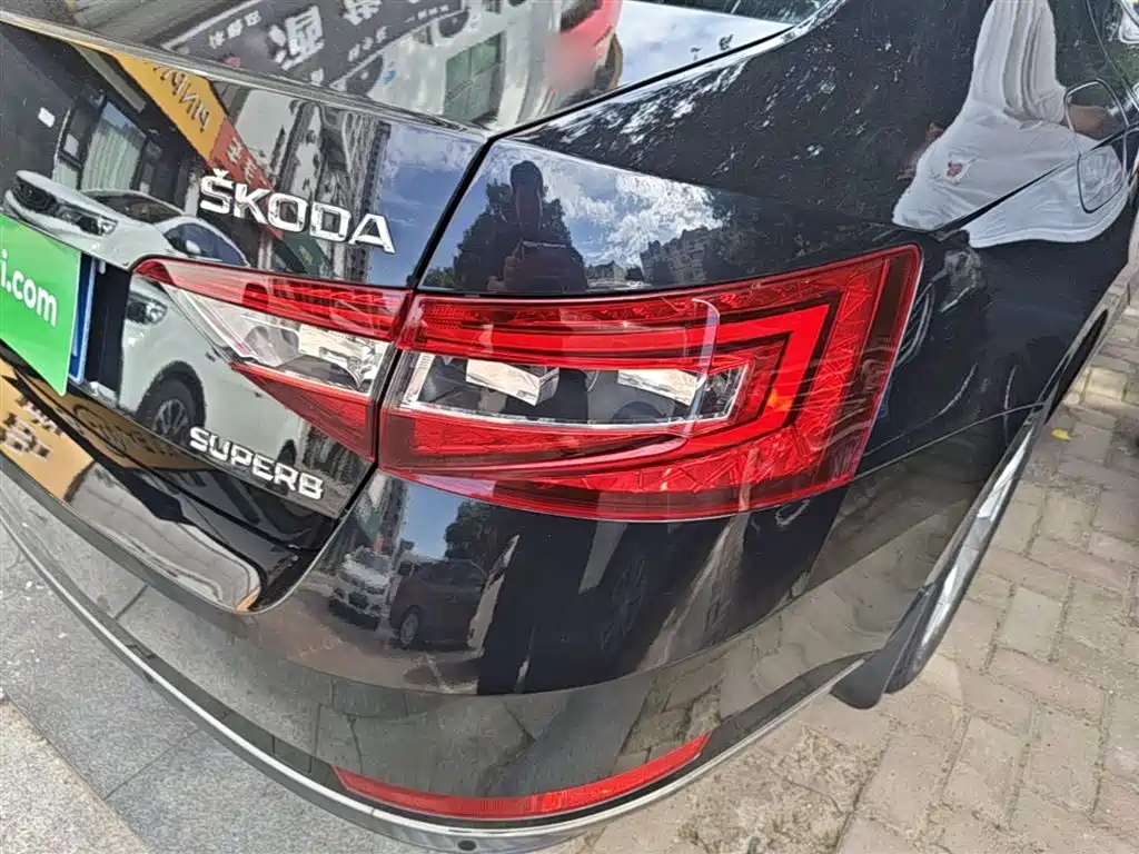 Škoda Superb 2016 TSI280 DSG Pioneer Edition фото 8