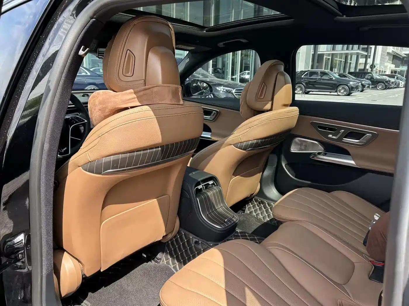 Mercedes-Benz E-Class 2024 Model E 300 L Luxury фото 12