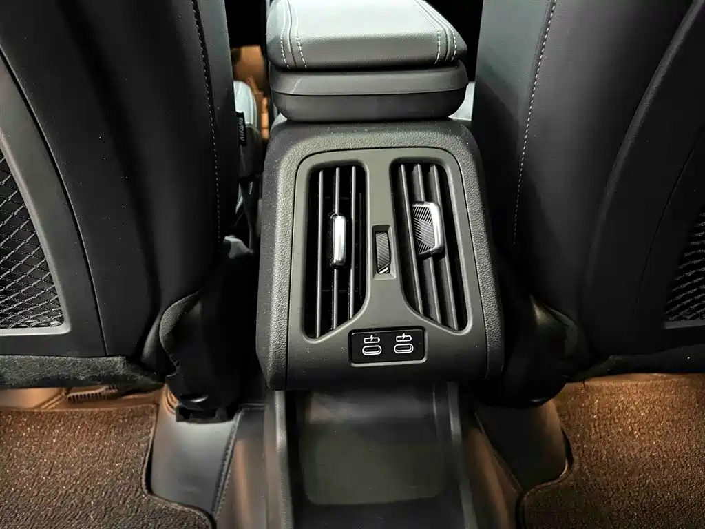 BMW X1 2023 sDrive20Li X Design Package фото 15