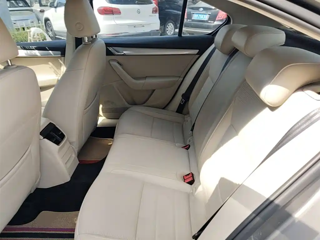 Škoda Octavia 2015 1.6L Automatic逸杰版 фото 17