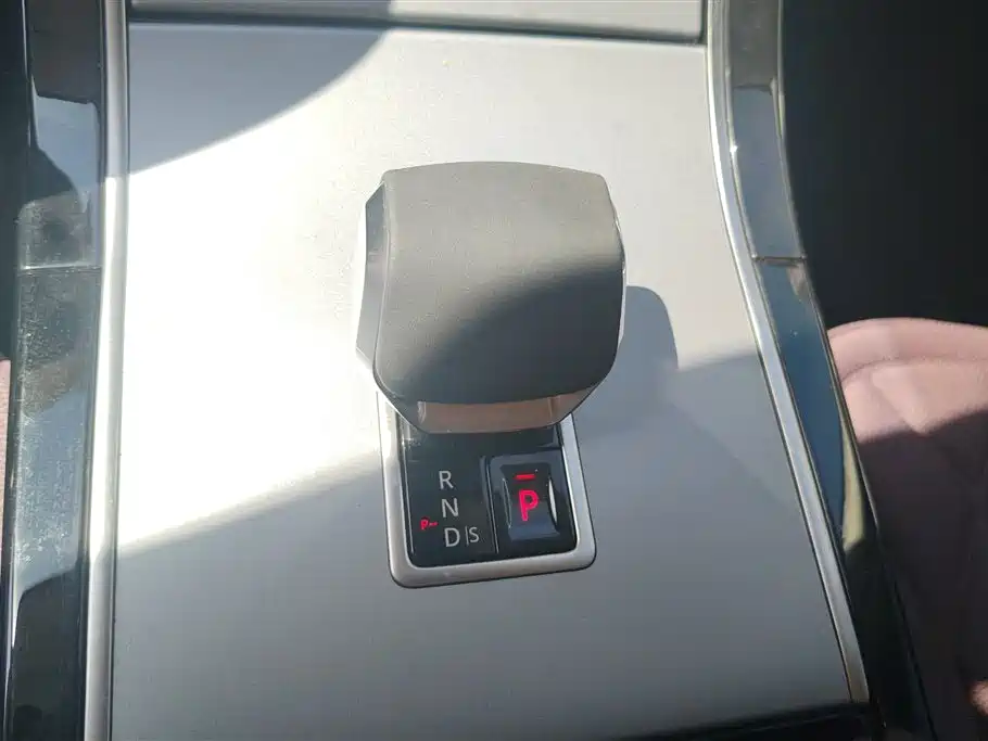 Land Rover Range Rover Velar 2024 S фото 16