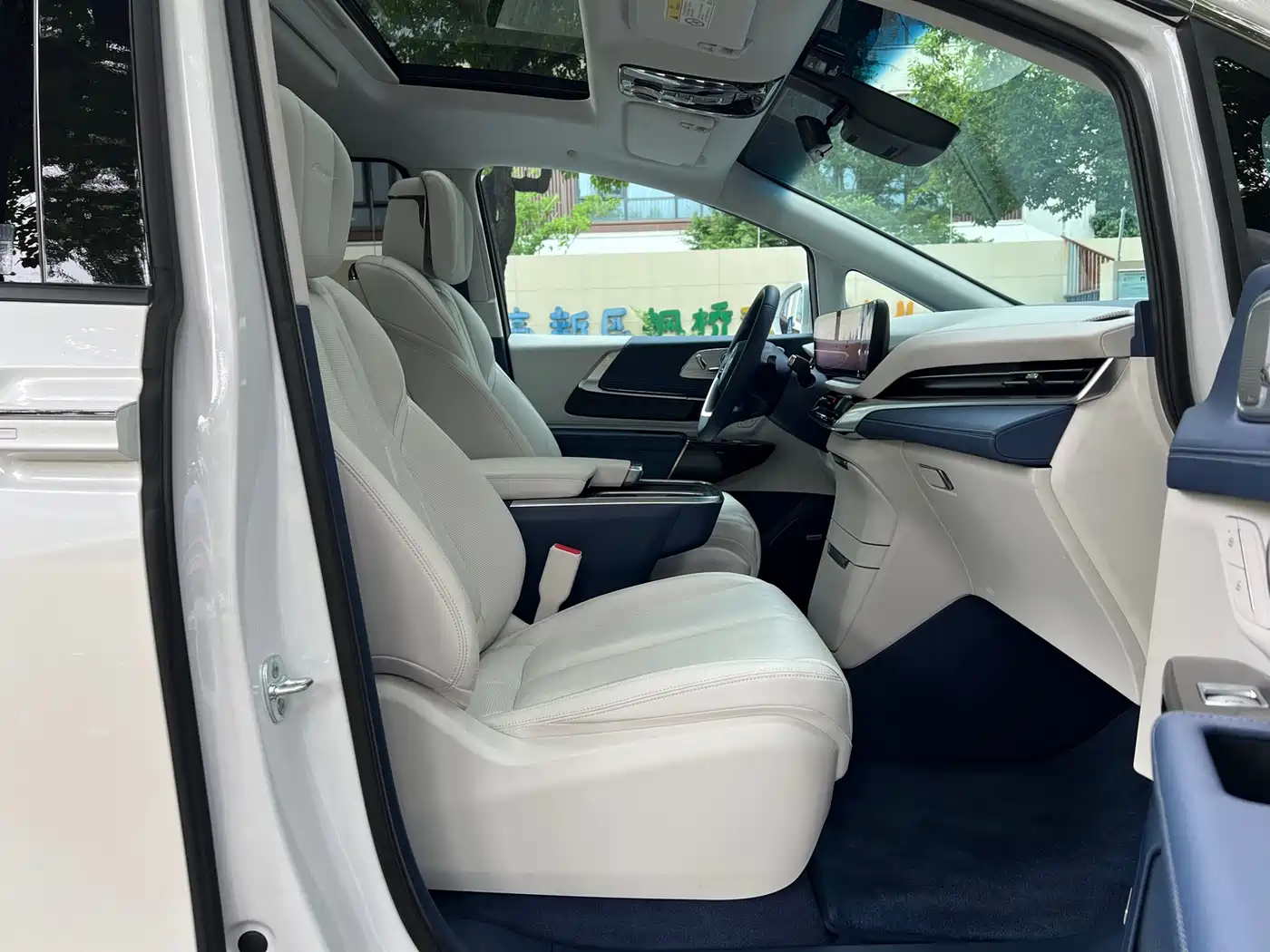 Buick Century 2025 2.0T 7-Seater World Edition фото 12