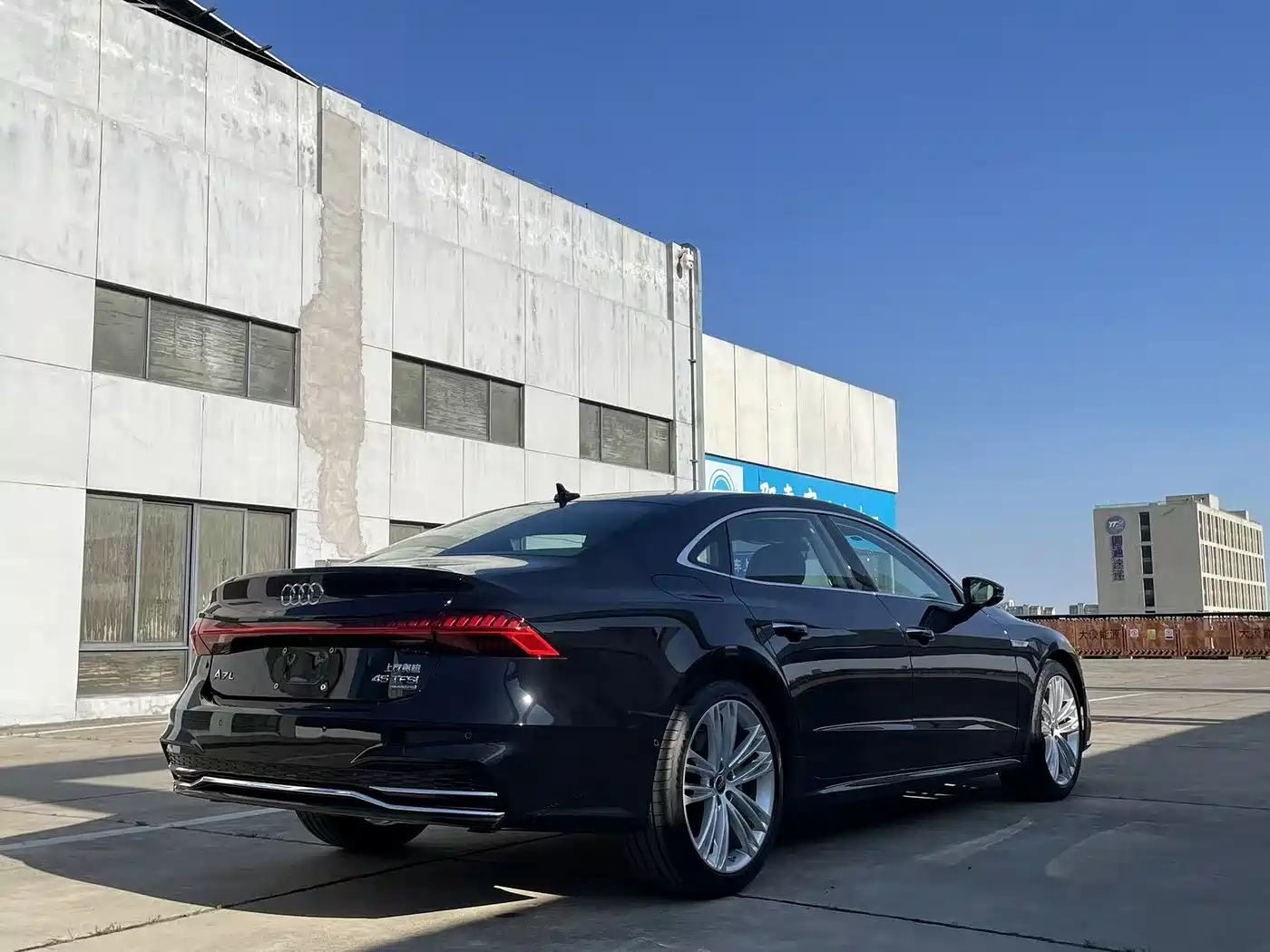 Audi A7L 2025 Model Year 45 TFSI quattro Premium фото 13