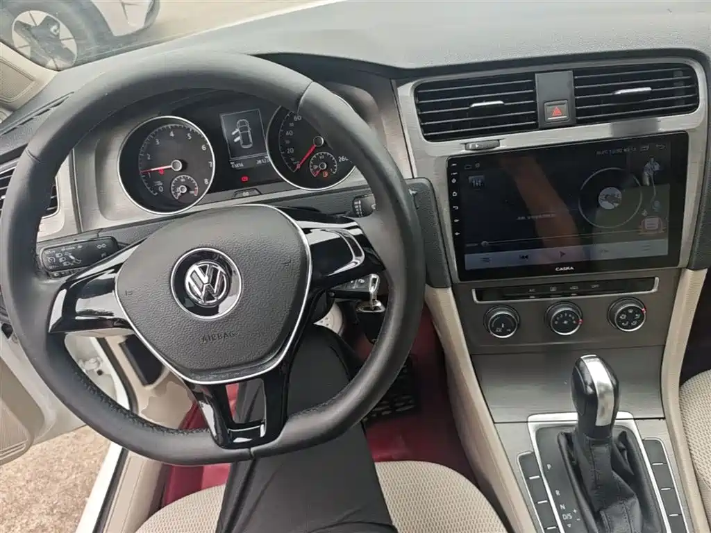 Volkswagen Golf 2016 230TSI Automatic Comfort фото 10