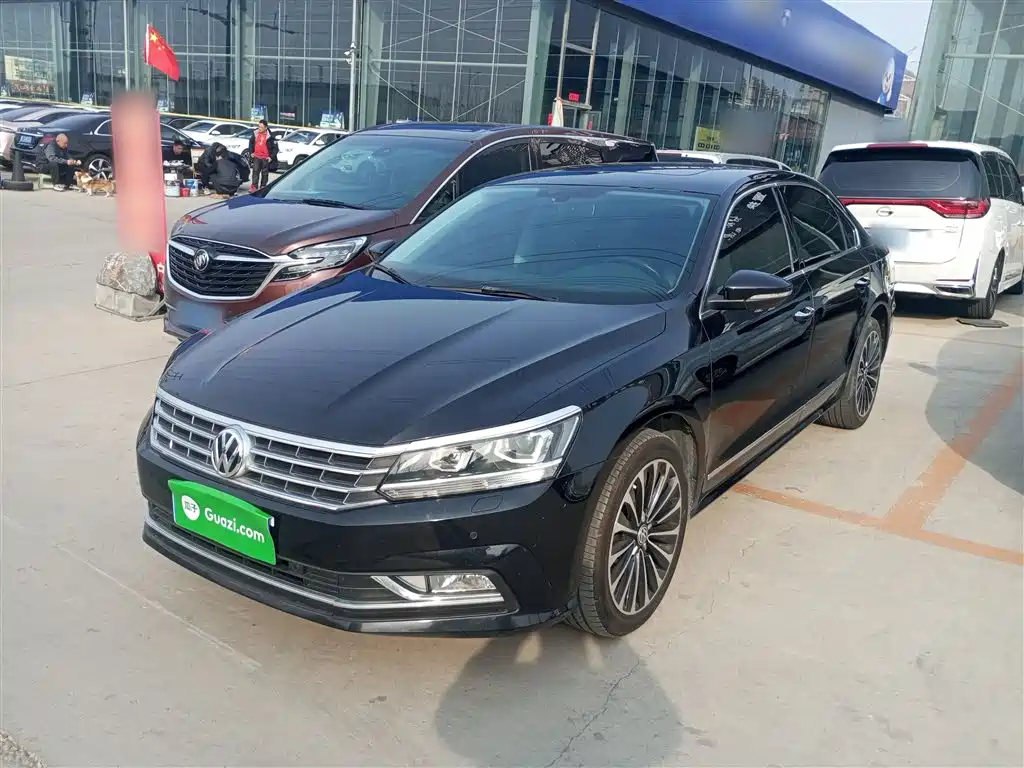 Volkswagen Passat 2017 330TSI DSG Luxury фото 2
