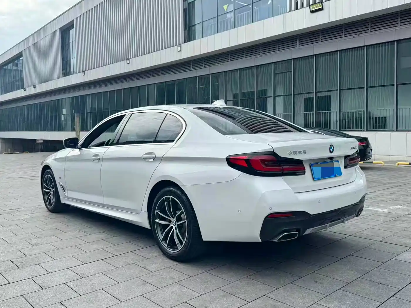 BMW 5 Series 2022 525Li M Sport Package фото 8