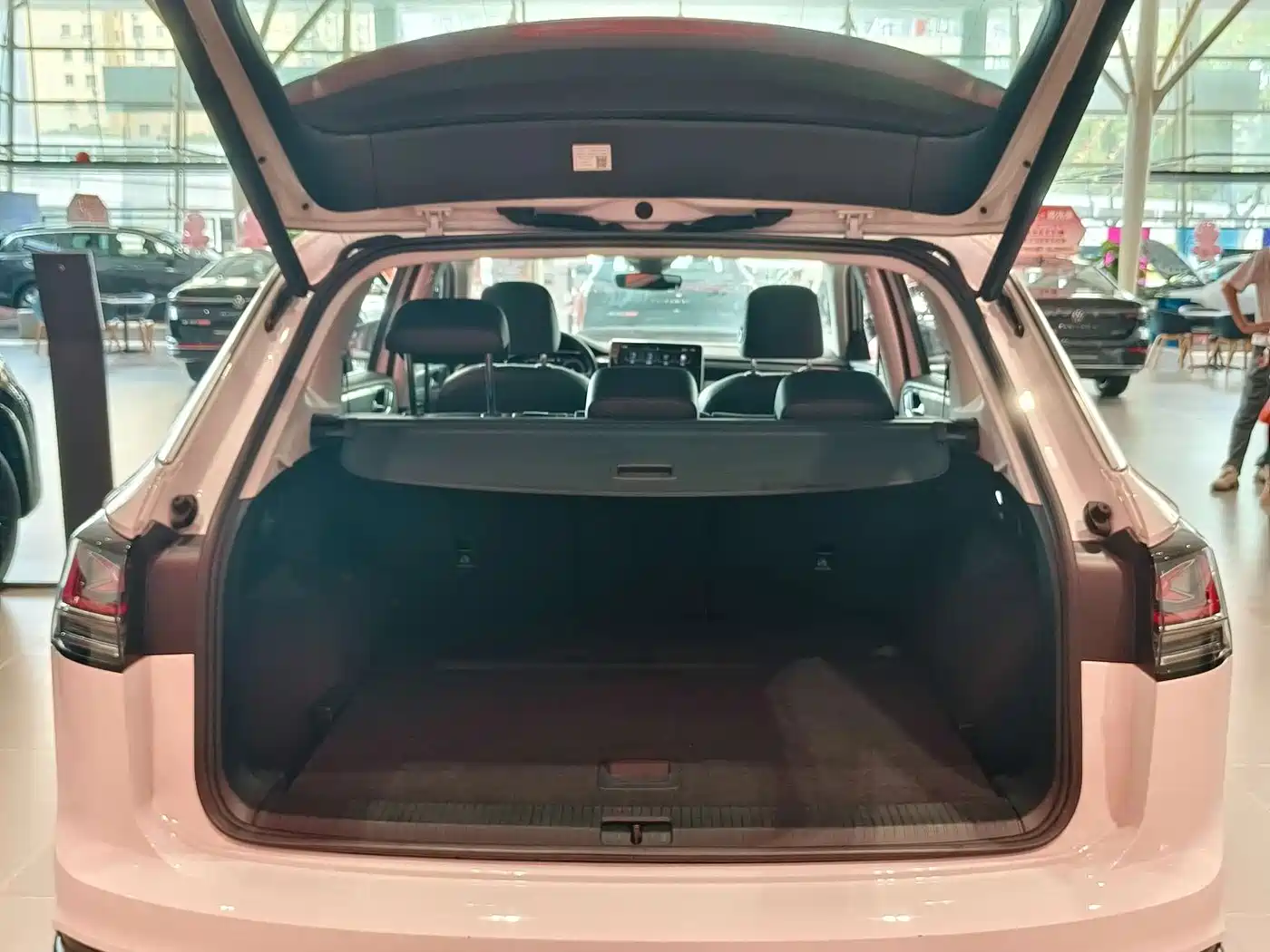 Volkswagen Tayron 2023 330TSI 2WD Luxury Plus Advanced Edition фото 13