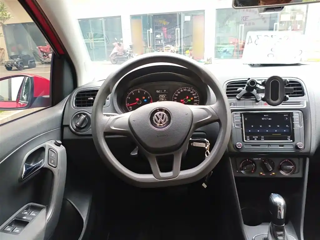 Volkswagen Polo 2018 1.5L Auto Safe Drive фото 11
