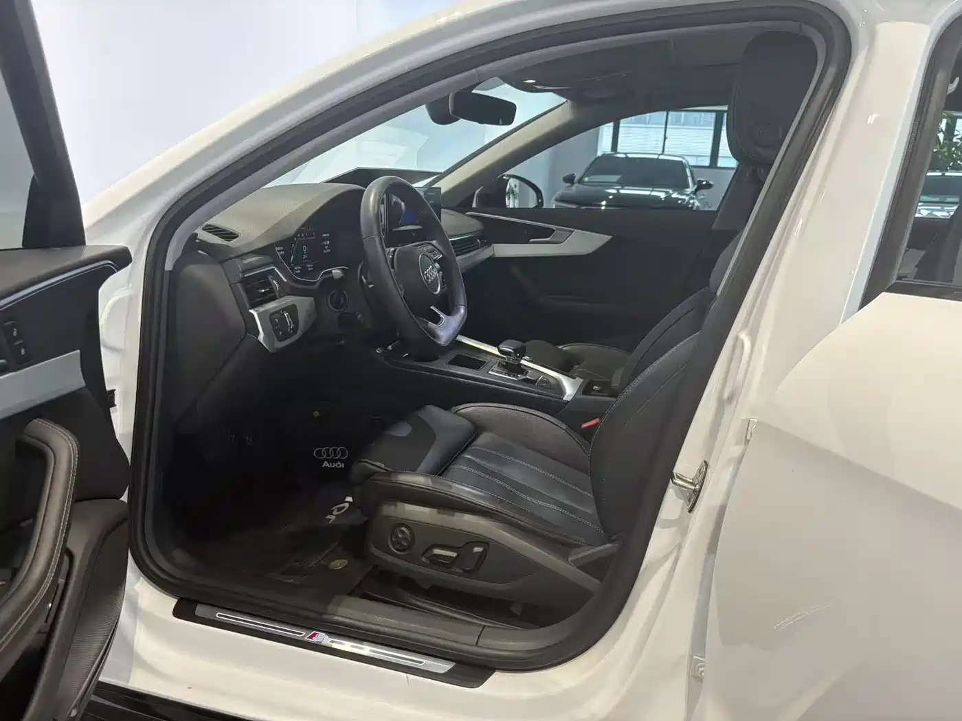 Audi A4L 2023 40 TFSI Luxury Sport фото 9