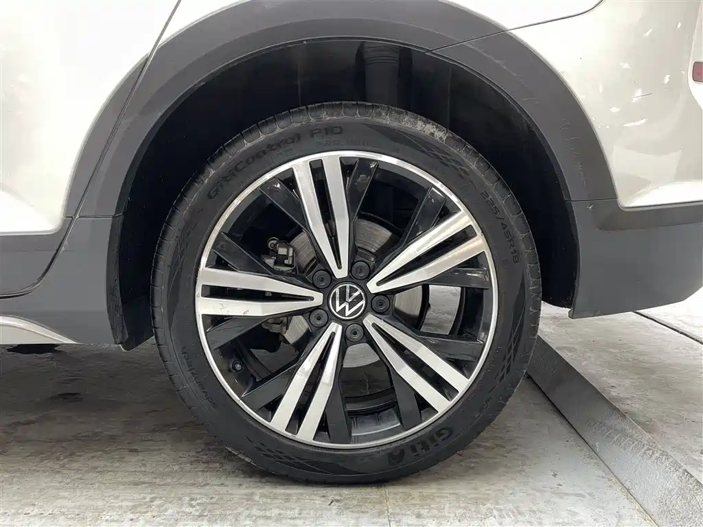 Volkswagen Touran 2021 Touran L 280TSI DSG Cross Edition 6-seater фото 6
