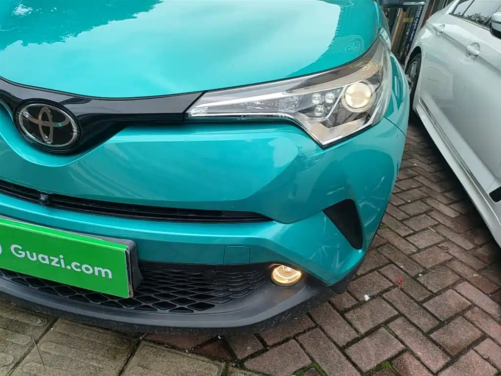 Toyota C-HR 2018 2.0L Leading Edition China VI фото 23