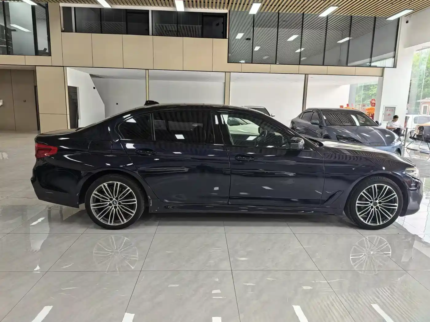 BMW 5 Series 2019 530Li Leading M Sport Package фото 6