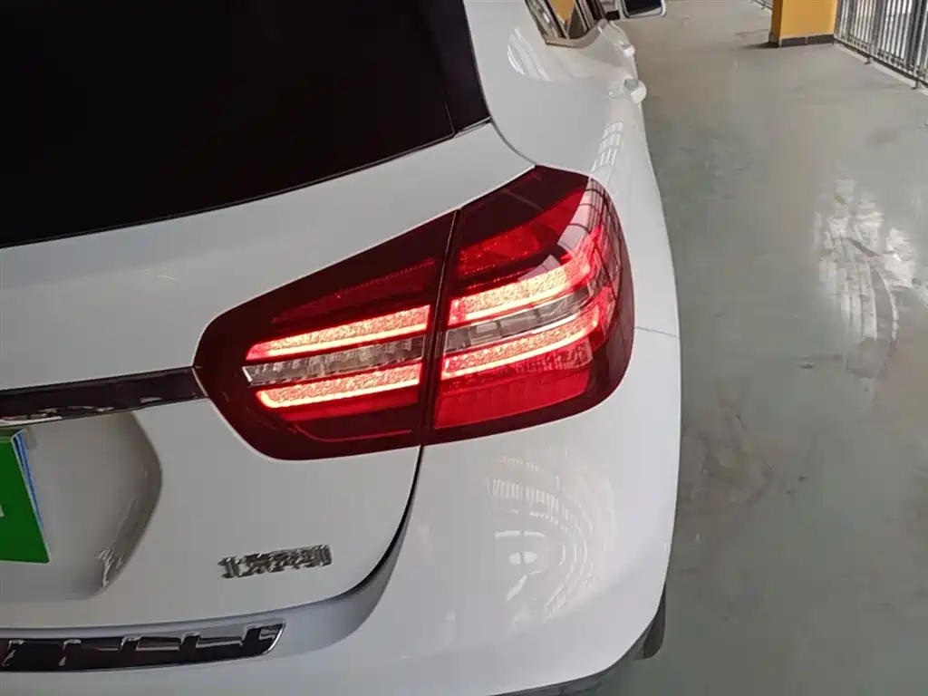 Mercedes-Benz GLA 2018 GLA 200 Dynamic фото 8