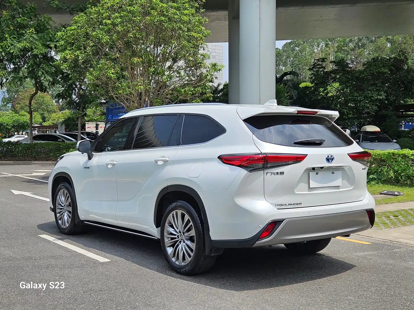 Toyota Highlander 2022 Dual Engine 2.5L 2WD Premium 7-Seater фото 5