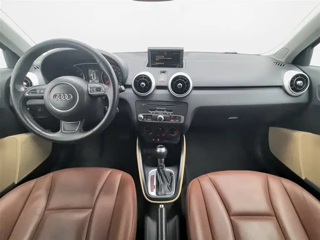 Audi A1 2012 1.4 TFSI Urban фото 5