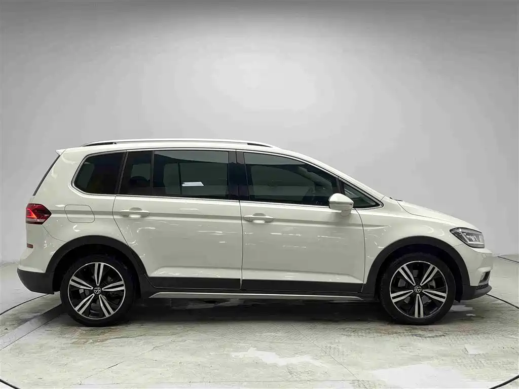 Volkswagen Touran 2021 Touran L 280TSI DSG Cross Edition 6-seater фото 4