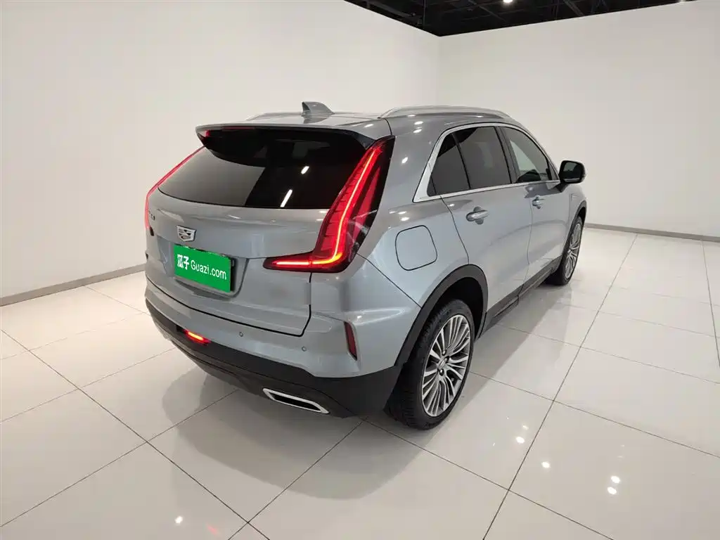 CADILLAC XT4