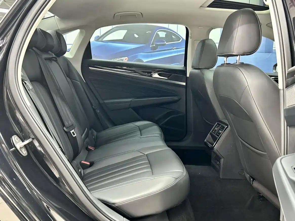Volkswagen Passat 2022 280TSI Elite Edition фото 12