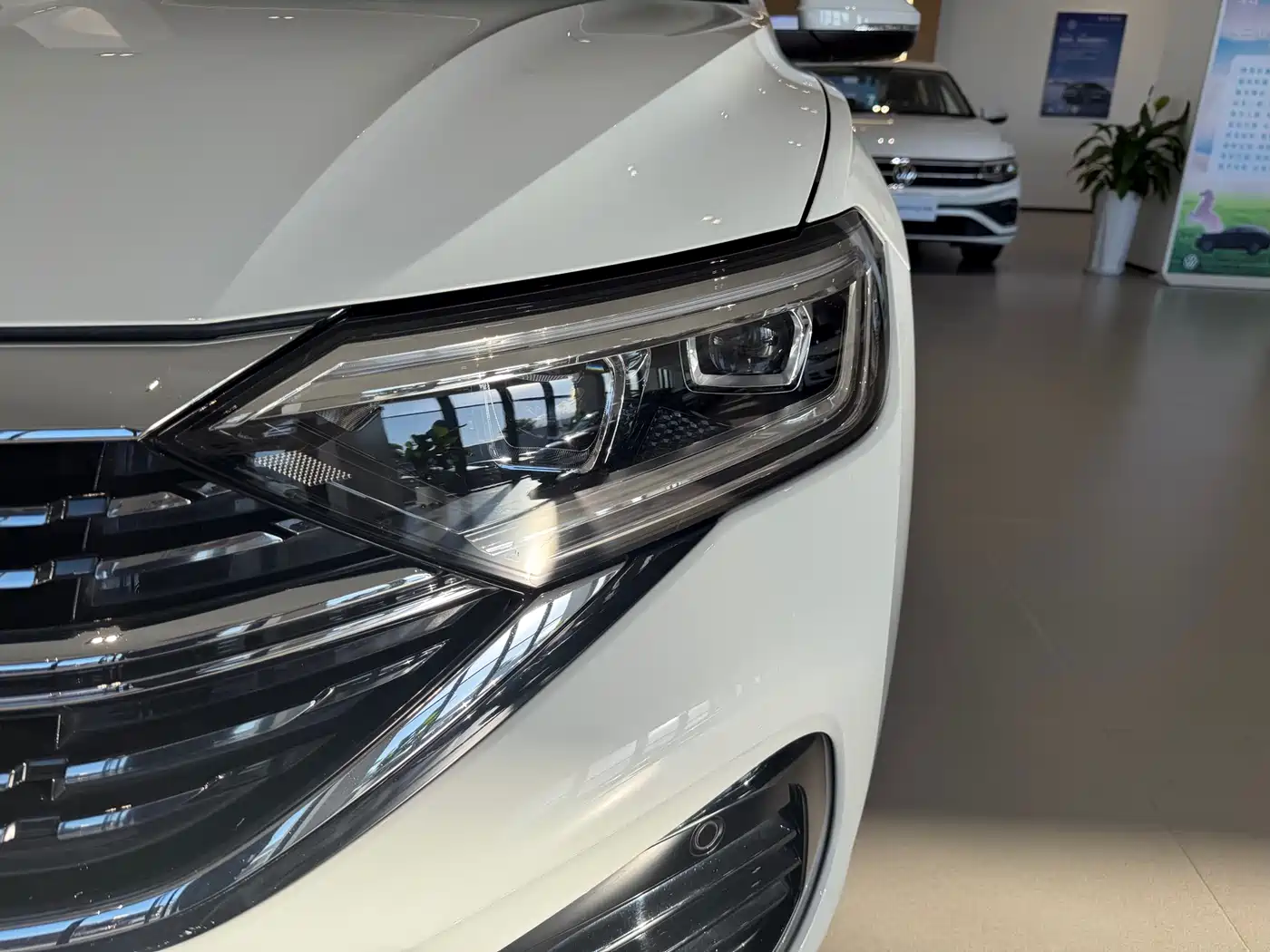 Volkswagen Sagitar 2024 300TSI DSG Surpass Edition фото 11