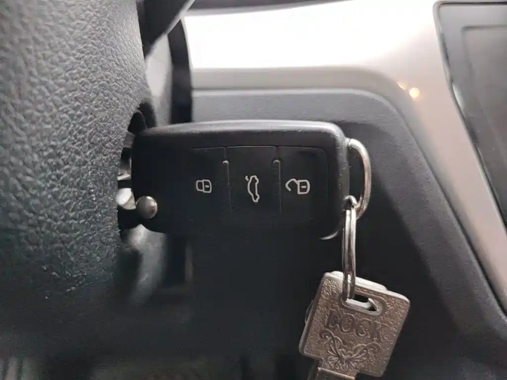 Volkswagen Lavida 2017 1.6L Automatic Trend Edition фото 9