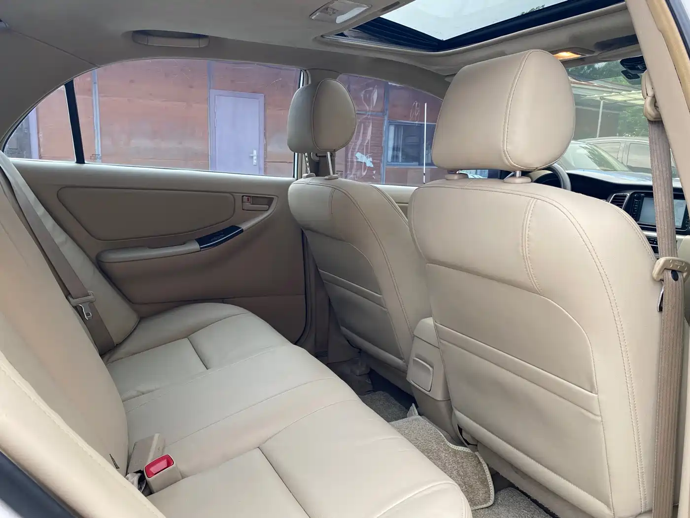 Toyota Corolla 2013 1.6L Automatic Luxury фото 10