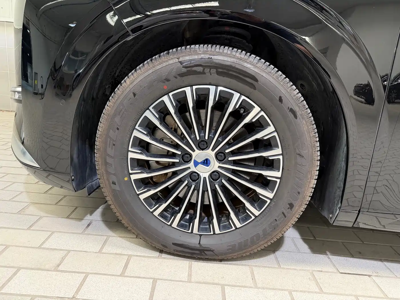 Denza D9 2024 DM-i 980 AWD Flagship фото 10