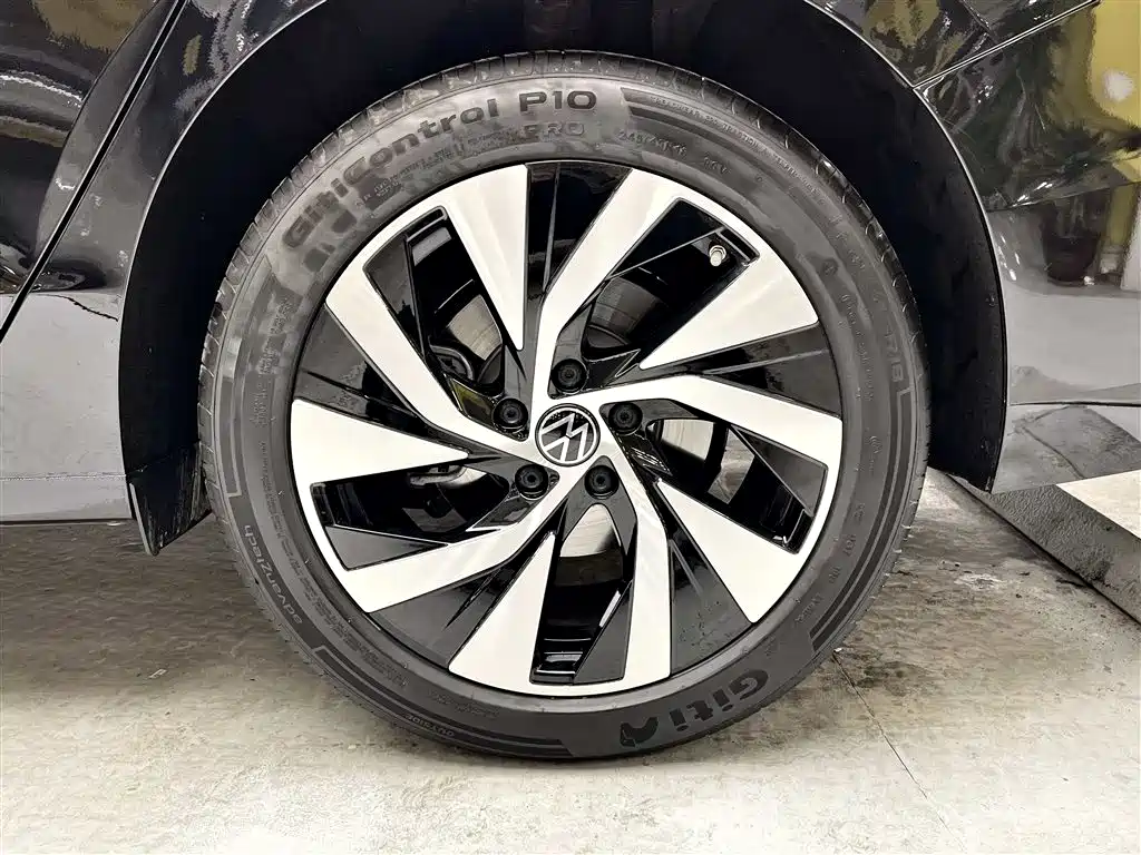 Volkswagen Passat 2025 Pro 380TSI Dragon Fortune Edition фото 6