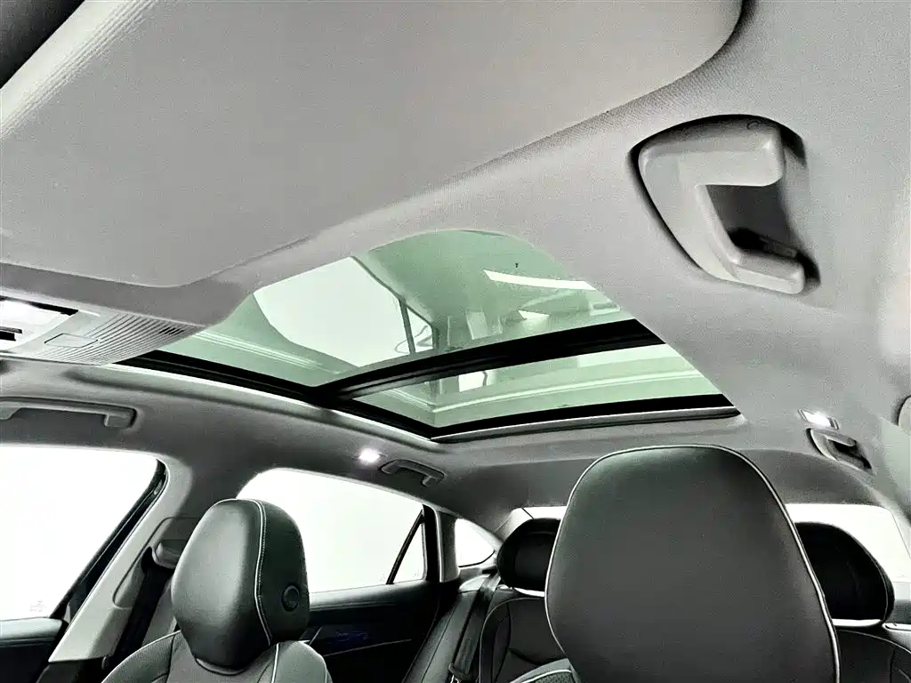 Volkswagen Passat 2025 Pro 380TSI Dragon Fortune Edition фото 14