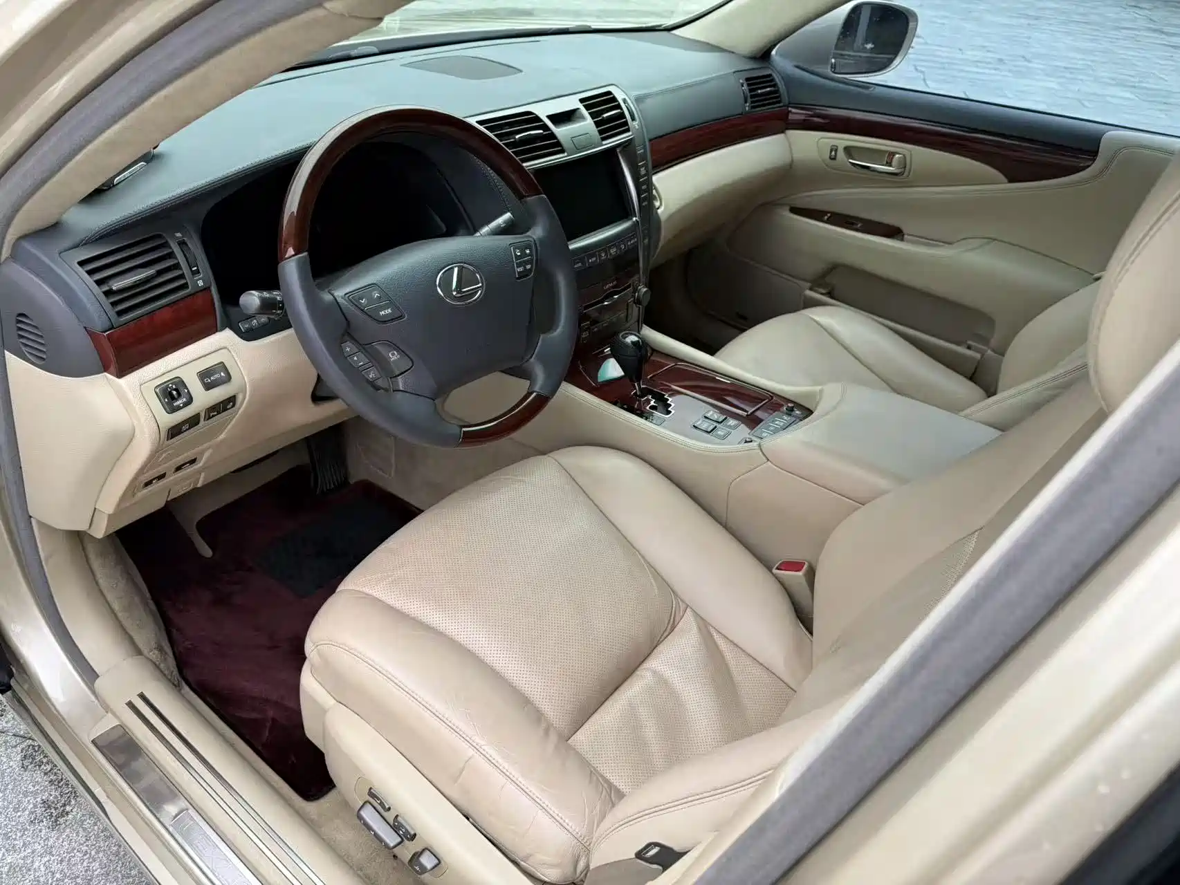 Фото 8 - Lexus LS
