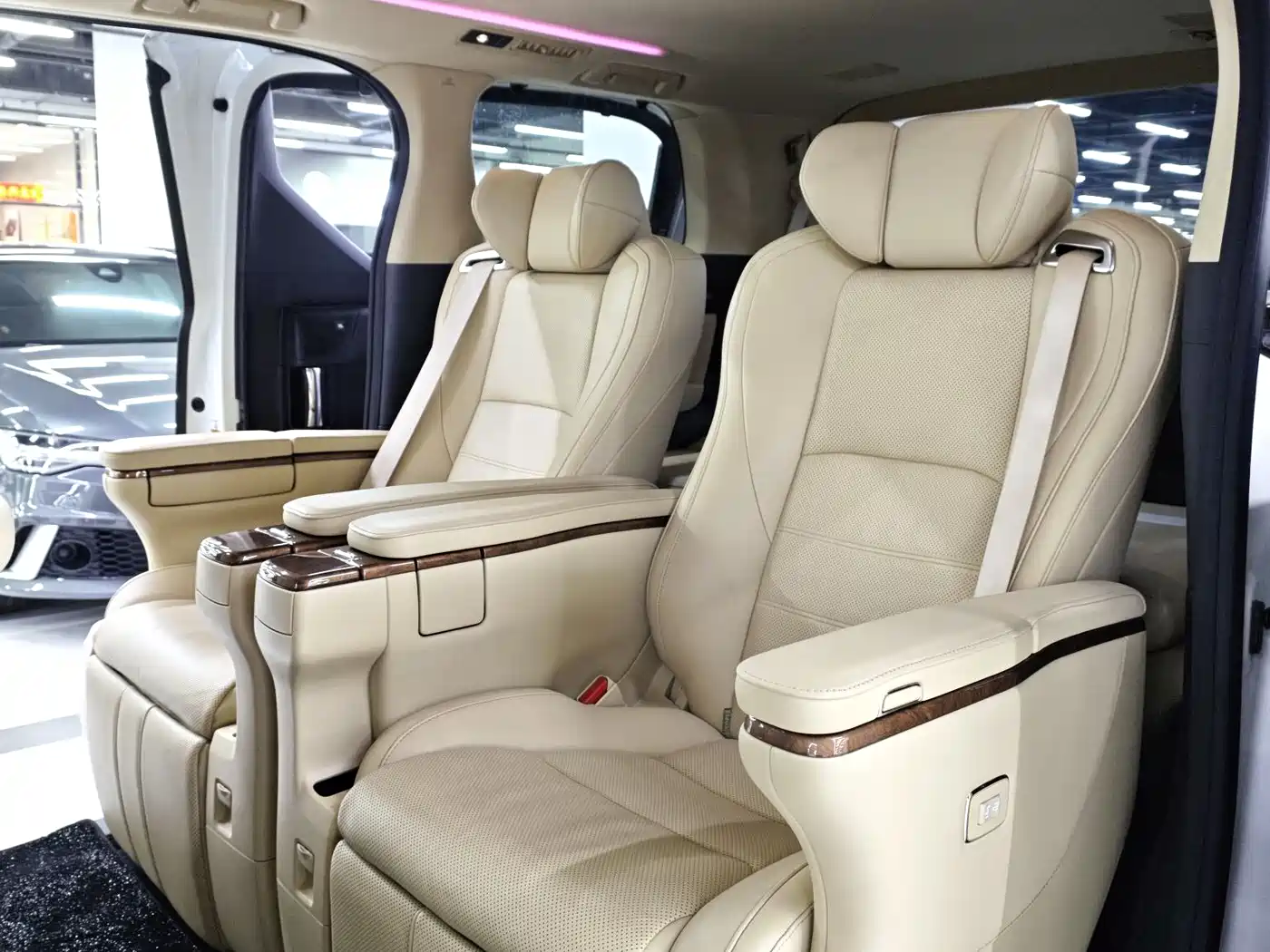 Toyota Alphard 2015 3.5L Luxury Edition фото 7