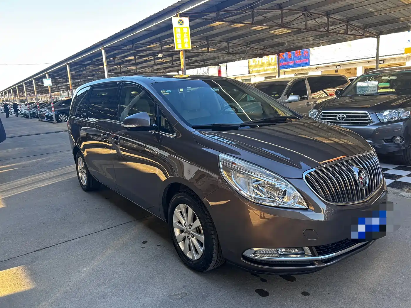 Buick GL8 2014 2.4L CT Luxury Business Comfort фото 3