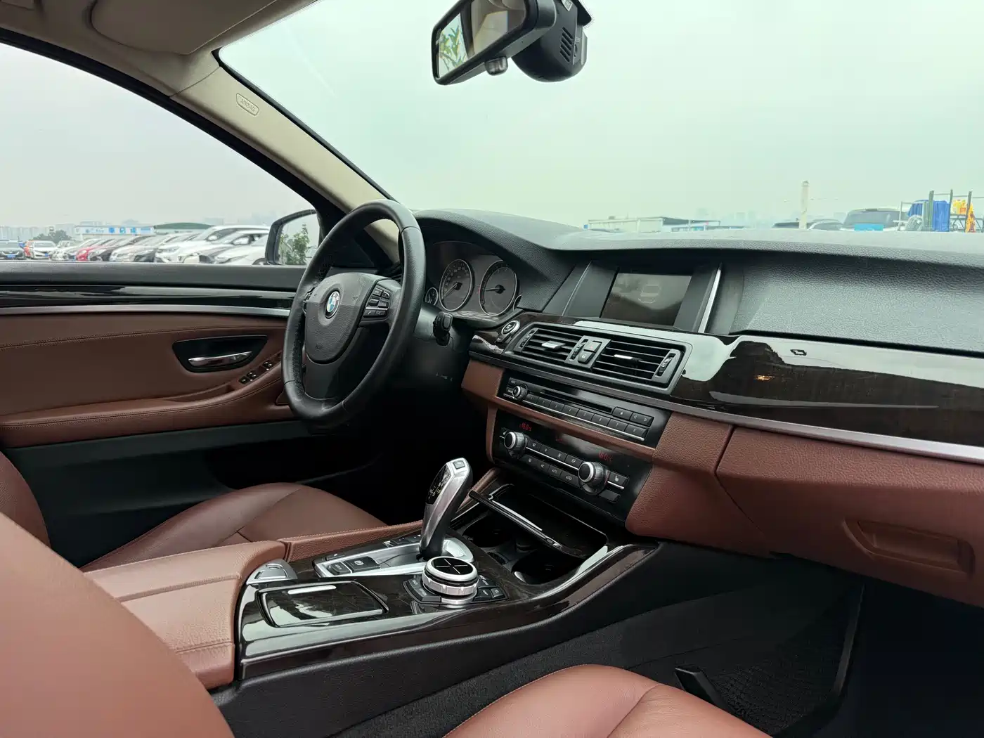 BMW 5 Series 2014 525Li Leading фото 10