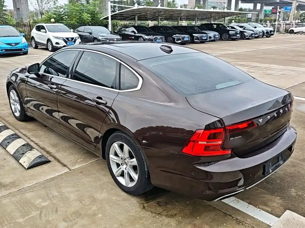 Фото 5 - Volvo S90