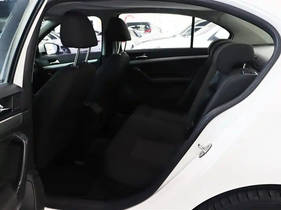 Volkswagen Lavida 2017 1.6L Manual Trend Edition фото 5