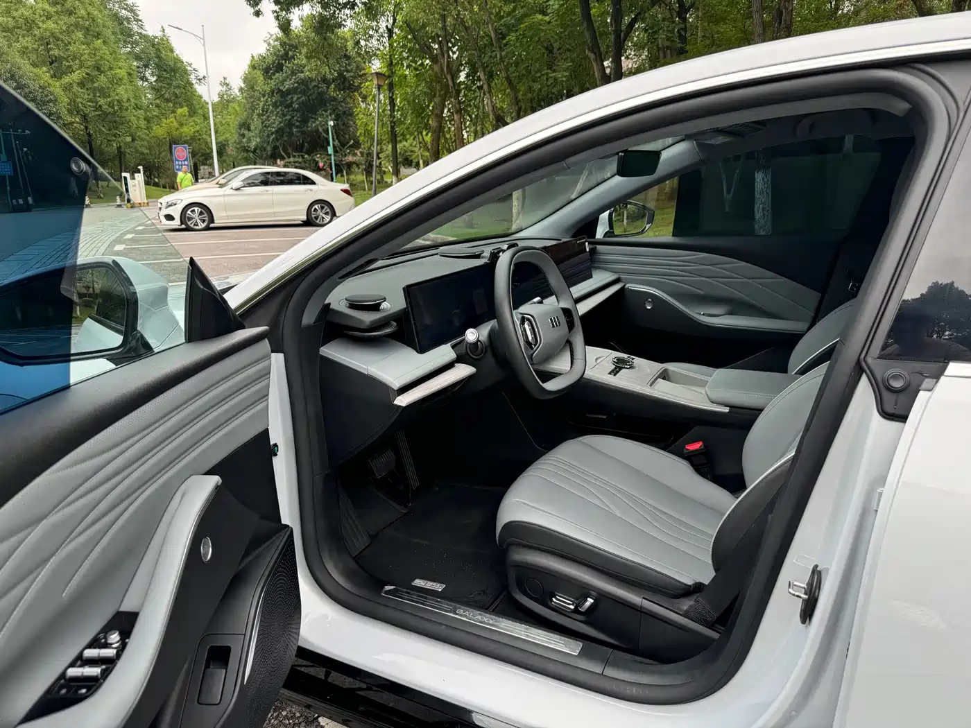 Geely Galaxy Galaxy E8 2025 2024 Model 550km RWD Soaring Dragon Edition